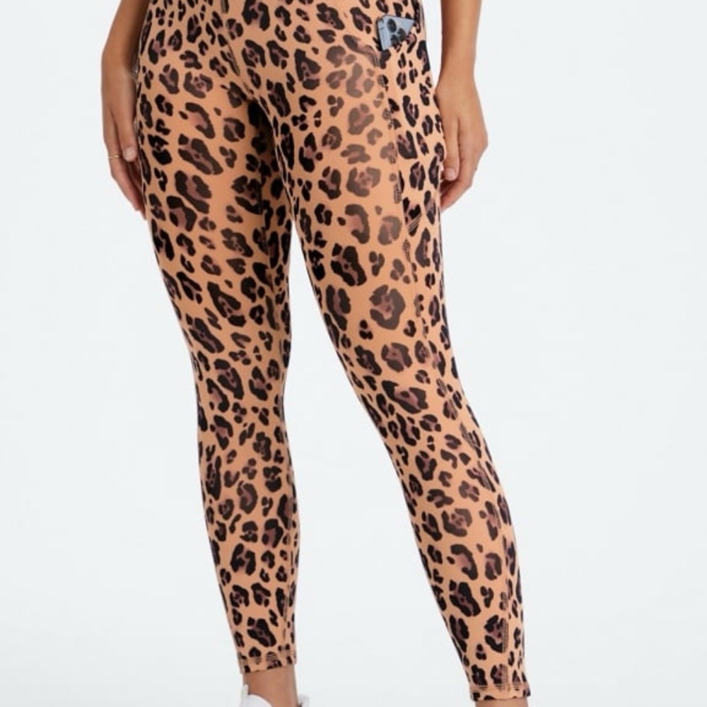 Fabletics Pure Luxe Oasis 7/8 Leggings Leopard Print Athleisure Size Small NEW